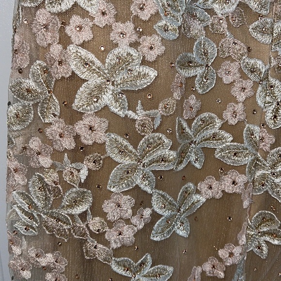 Mac Duggal
Sweetheart Neck Corset Bodice Floral Embroidered Sheath Gown - Picture 14 of 15